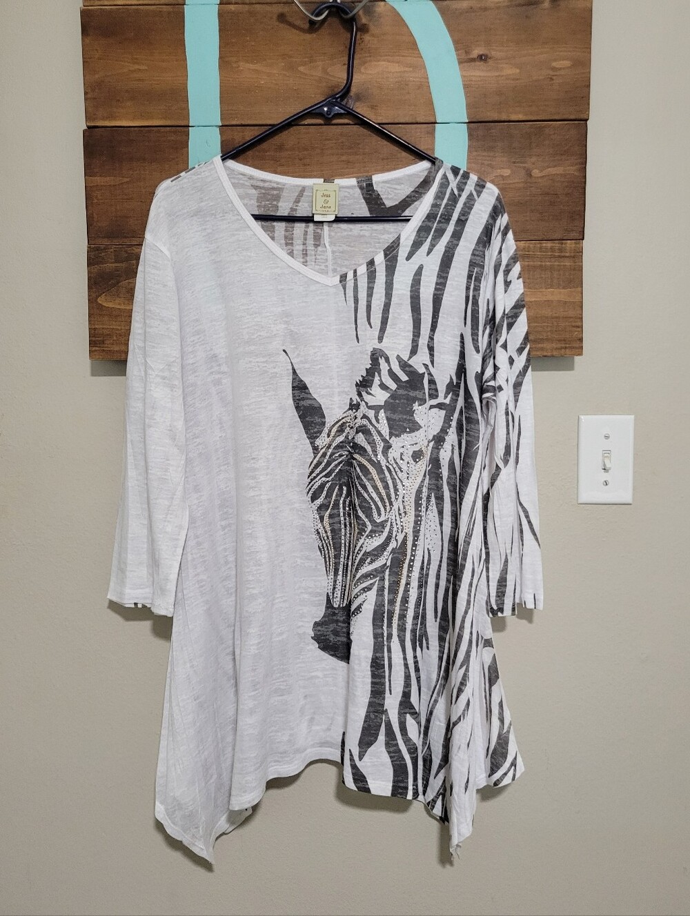 Jess & Jane Artzy White/Black V-Neck Zebra Print Lagenlook Tunic Top Large